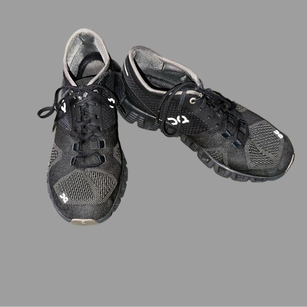 On Running Black Athletic Shoes with Mesh Upper ON
